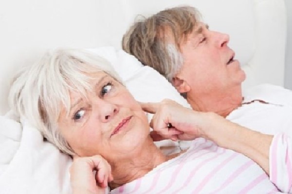 چگونه می توان صدای خروپف خود را هنگام خواب کاهش داد؟